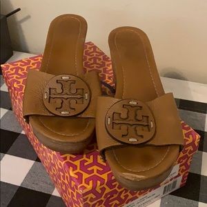Tori Burch wedges. Royal tan pattiii wedge